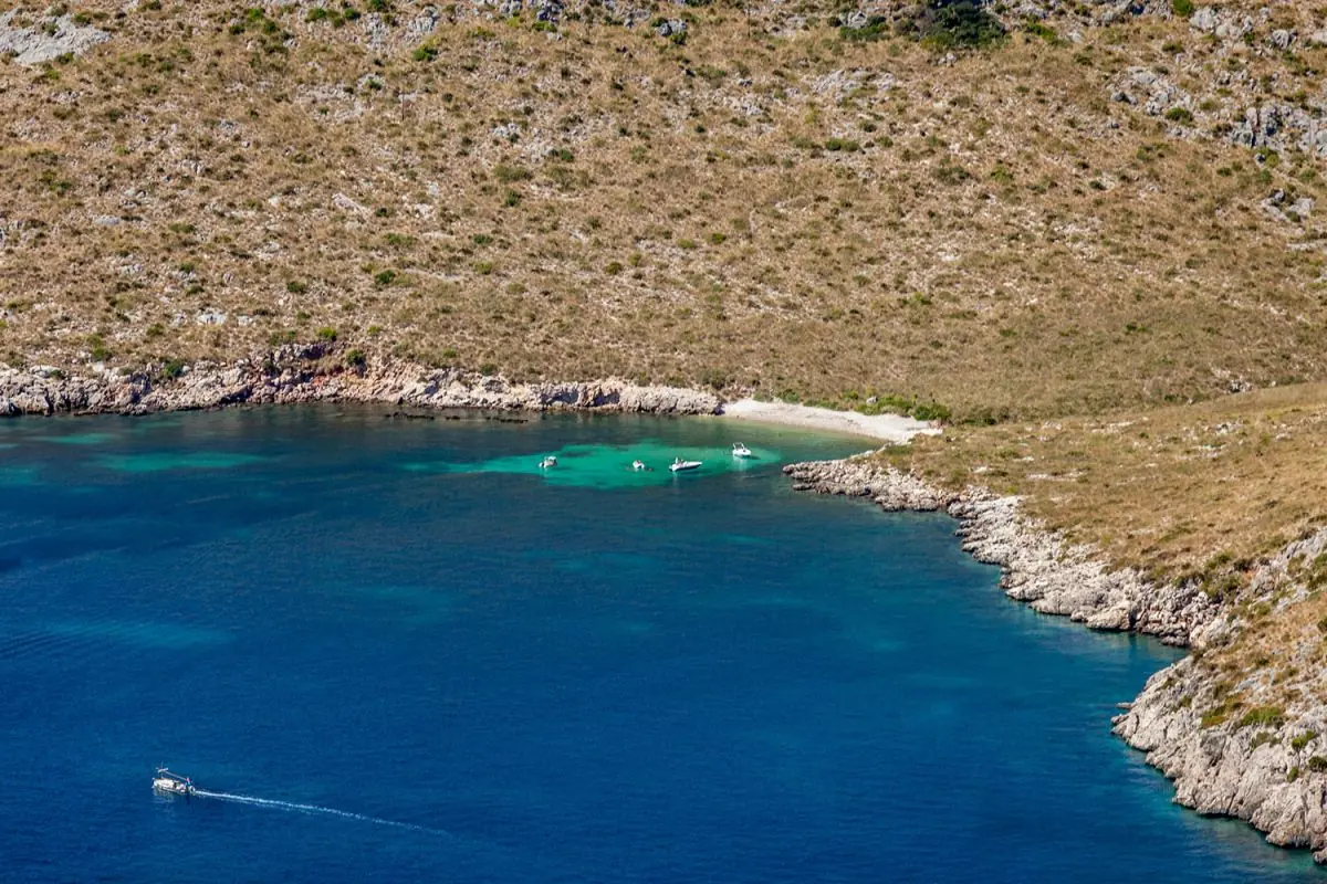 Es Caló en Pollença, Mallorca, desde un llaüt de Blauxell