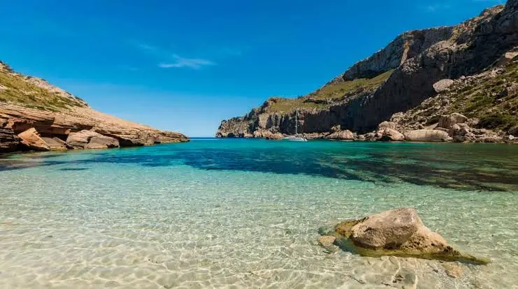 Cala Figuera en Pollença, Mallorca, desde un llaüt de Blauxell